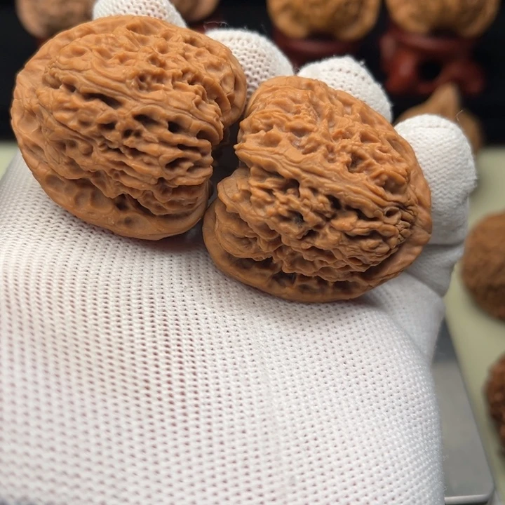 利***核桃南疆石文玩核桃