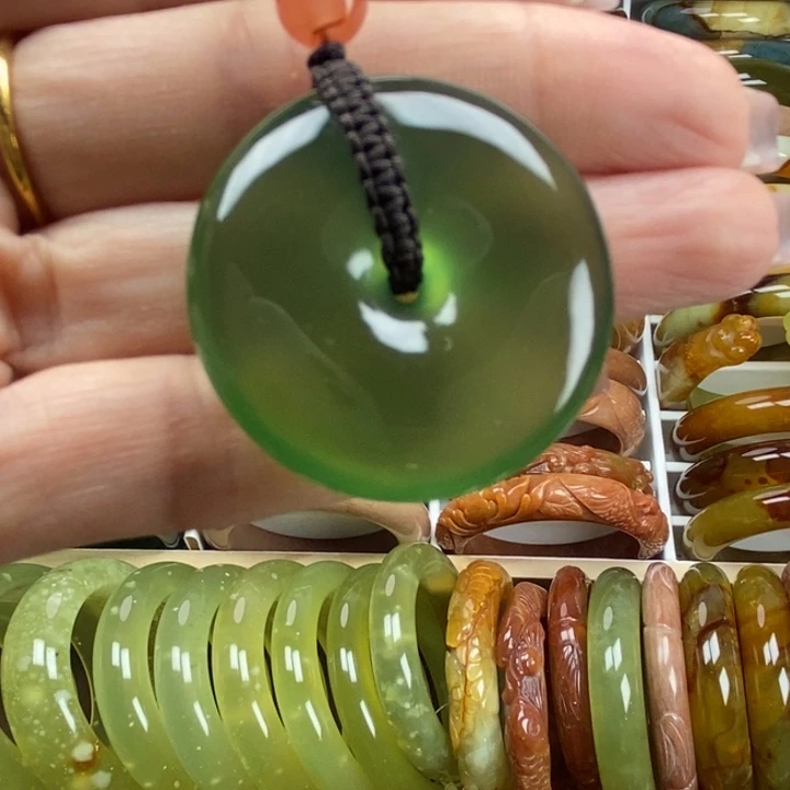 蛇纹石玉手镯未镶嵌