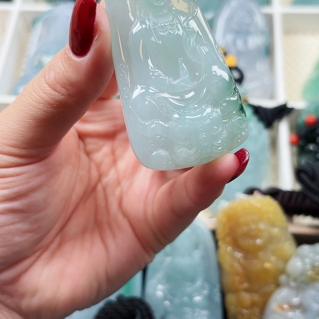 翡翠颈饰未镶嵌M****.观音