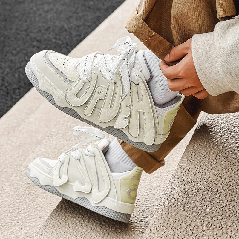 【啄木鸟】新款小众设计男鞋学生潮手男秋季真皮板鞋