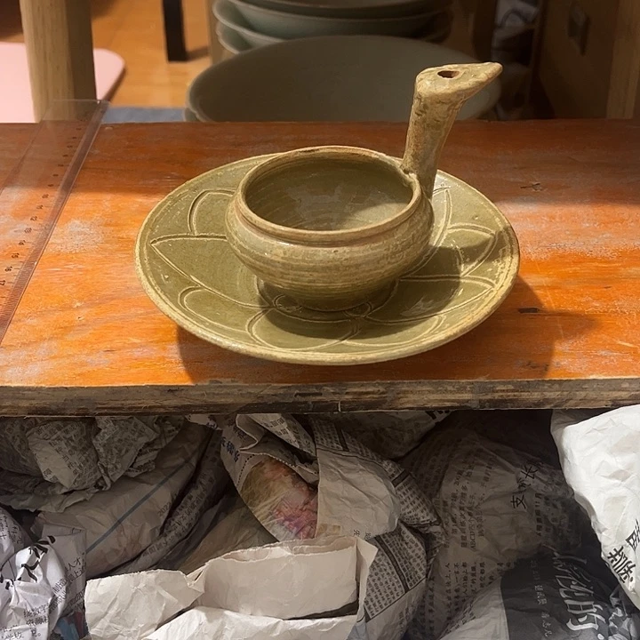 茶盏玉*苑一个越窑的盘子带杯子