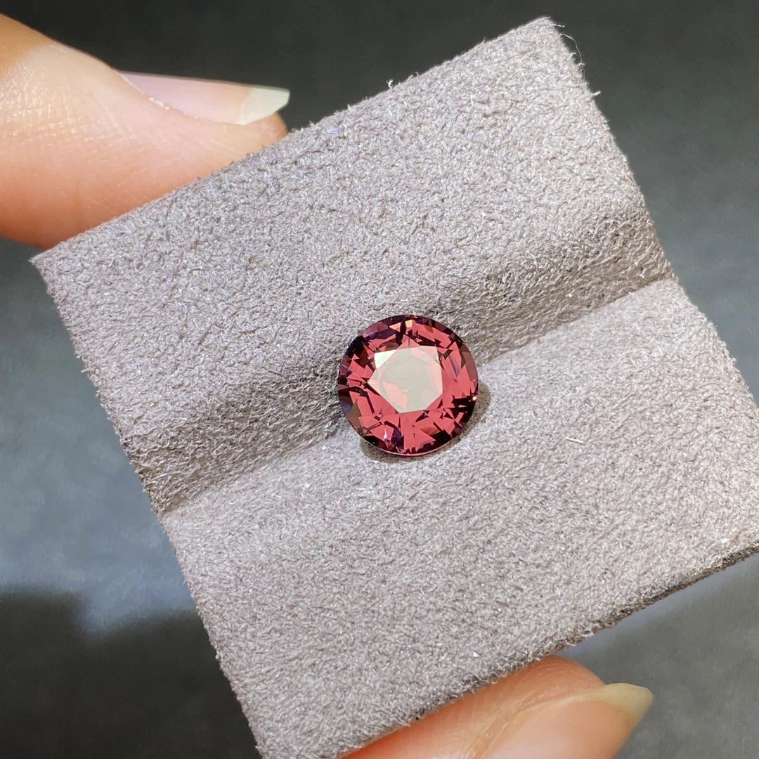 25G055 棕粉色尖晶宝石 2.07克拉