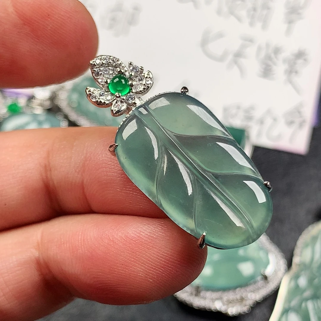 翡翠未镶嵌颈饰叶子