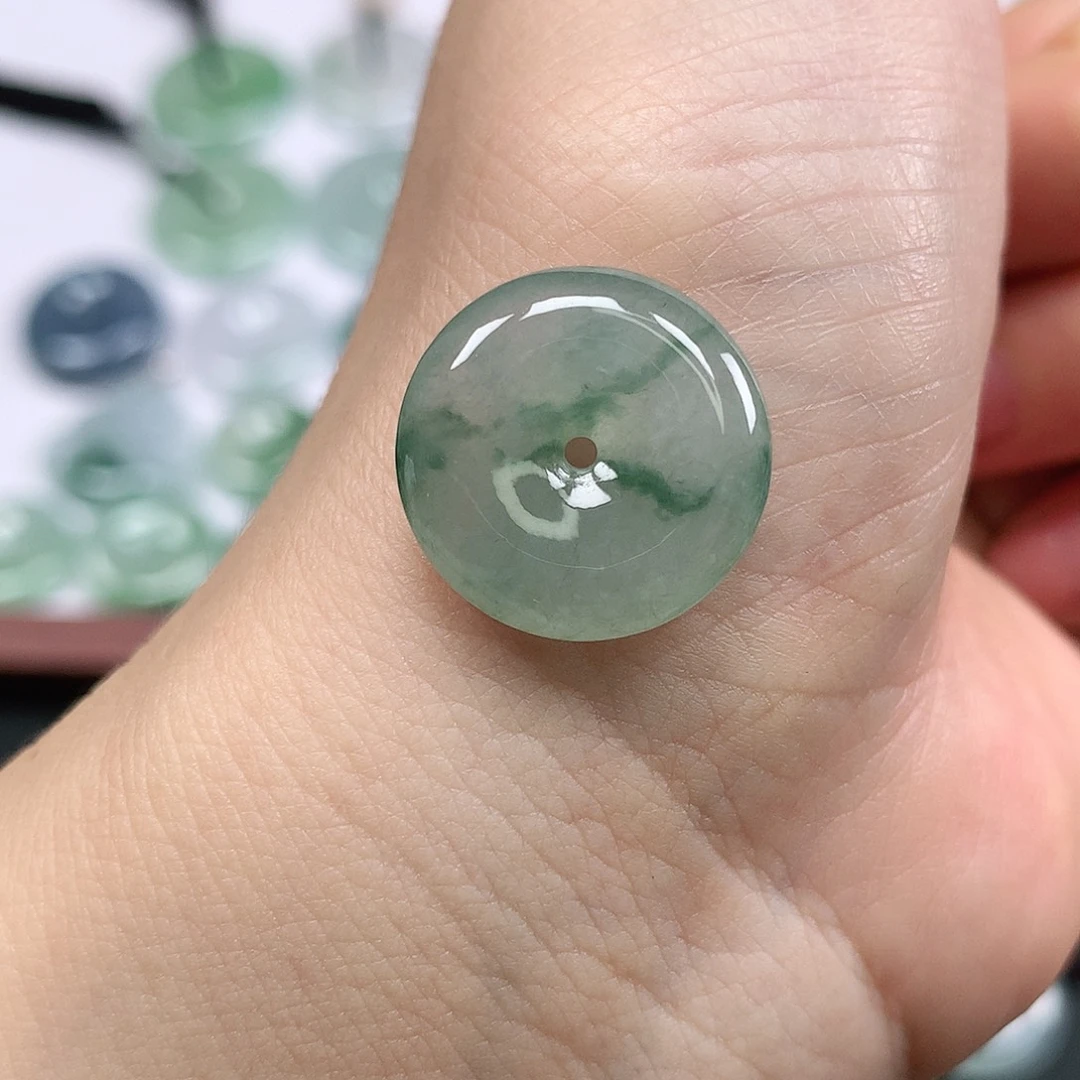 翡翠颈饰未镶嵌平安