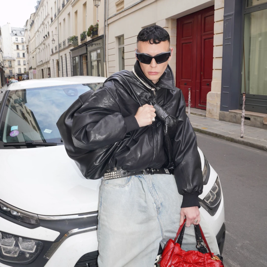 SOURPLUM 黑色压花飞行员皮棉服 24S422