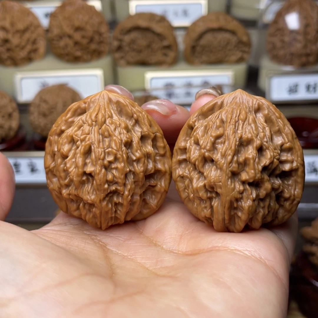 文玩核桃把件虎头37左右