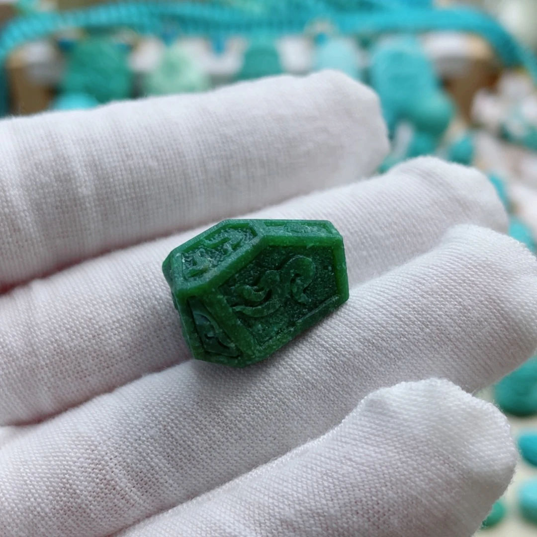 未镶嵌绿松石珠宝奇石