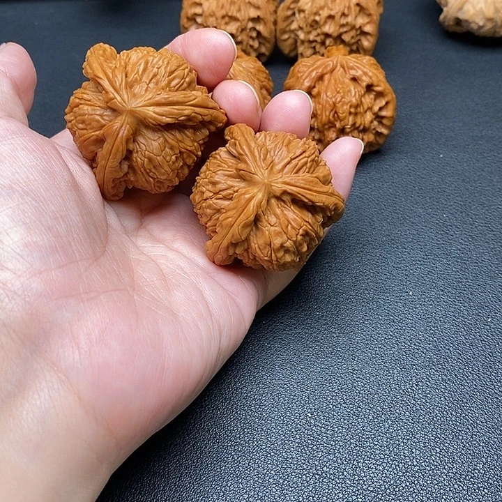 荣***板把件文玩核桃白奔