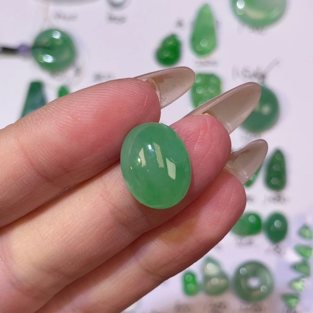 翡翠未镶嵌颈饰裸石