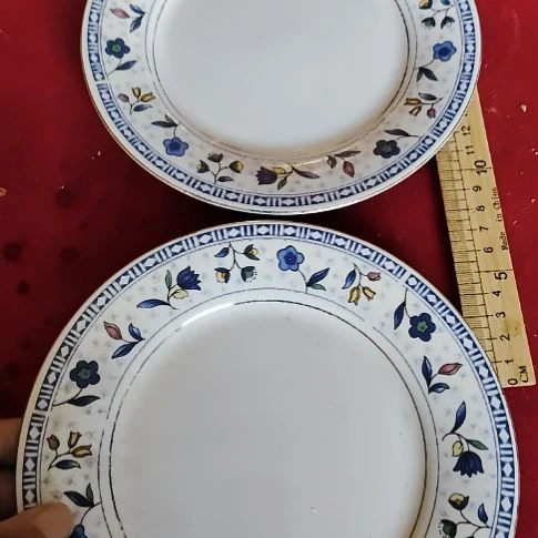 瓷片瓷片，各种摆件，均有瑕疵。沙锅！