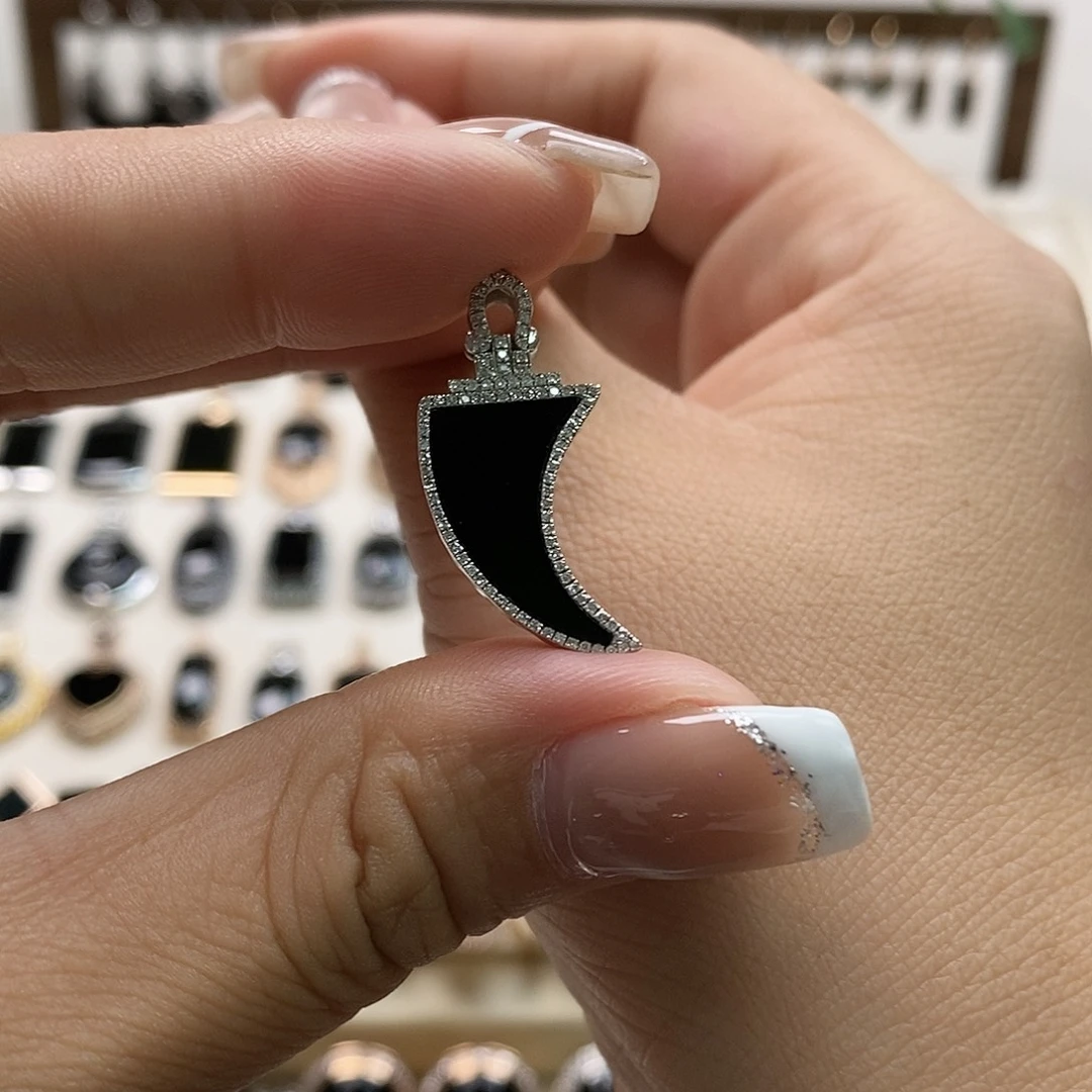 颈饰18K金镶嵌翡翠