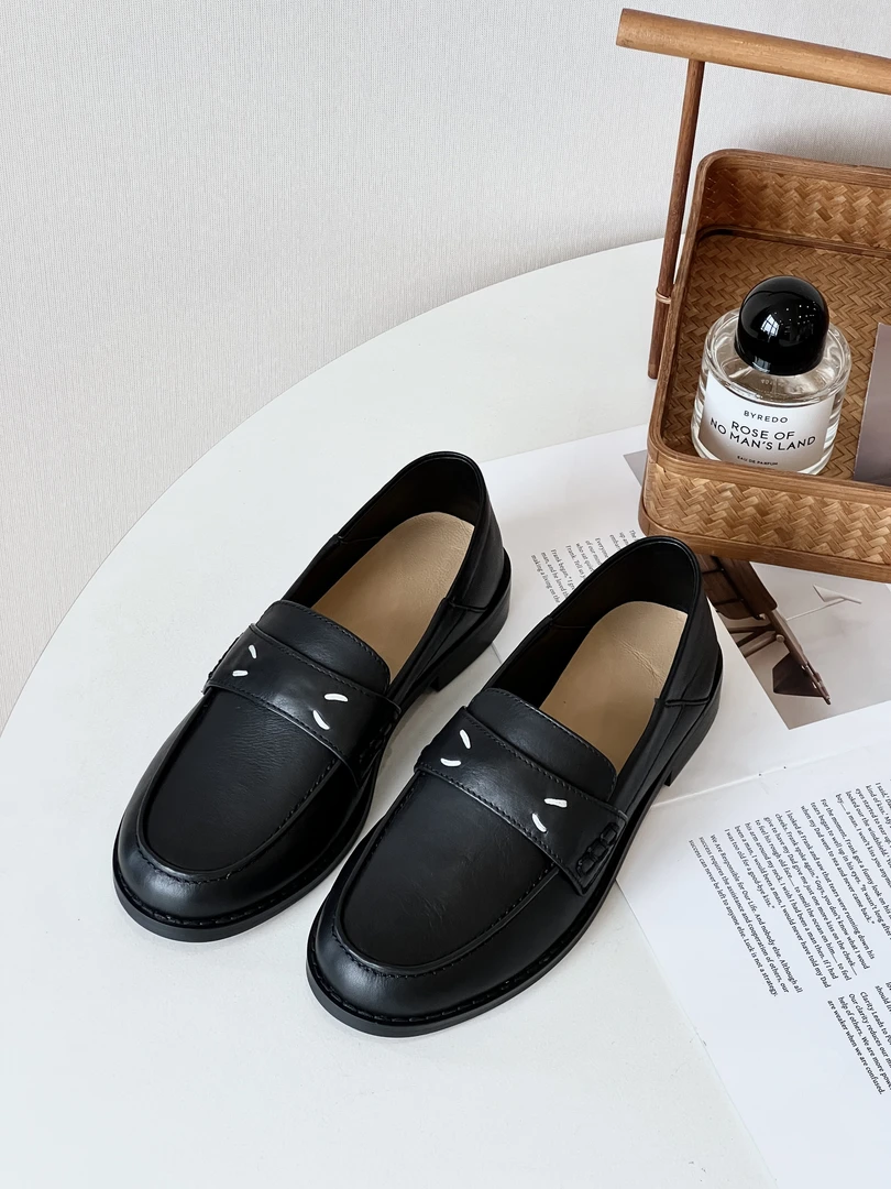 新款乐福鞋复古圆头英伦风懒人一脚蹬小皮鞋简约百搭女鞋