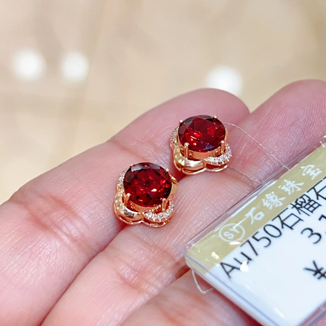 3.13ct 18k金镶嵌石榴石耳钉 1850