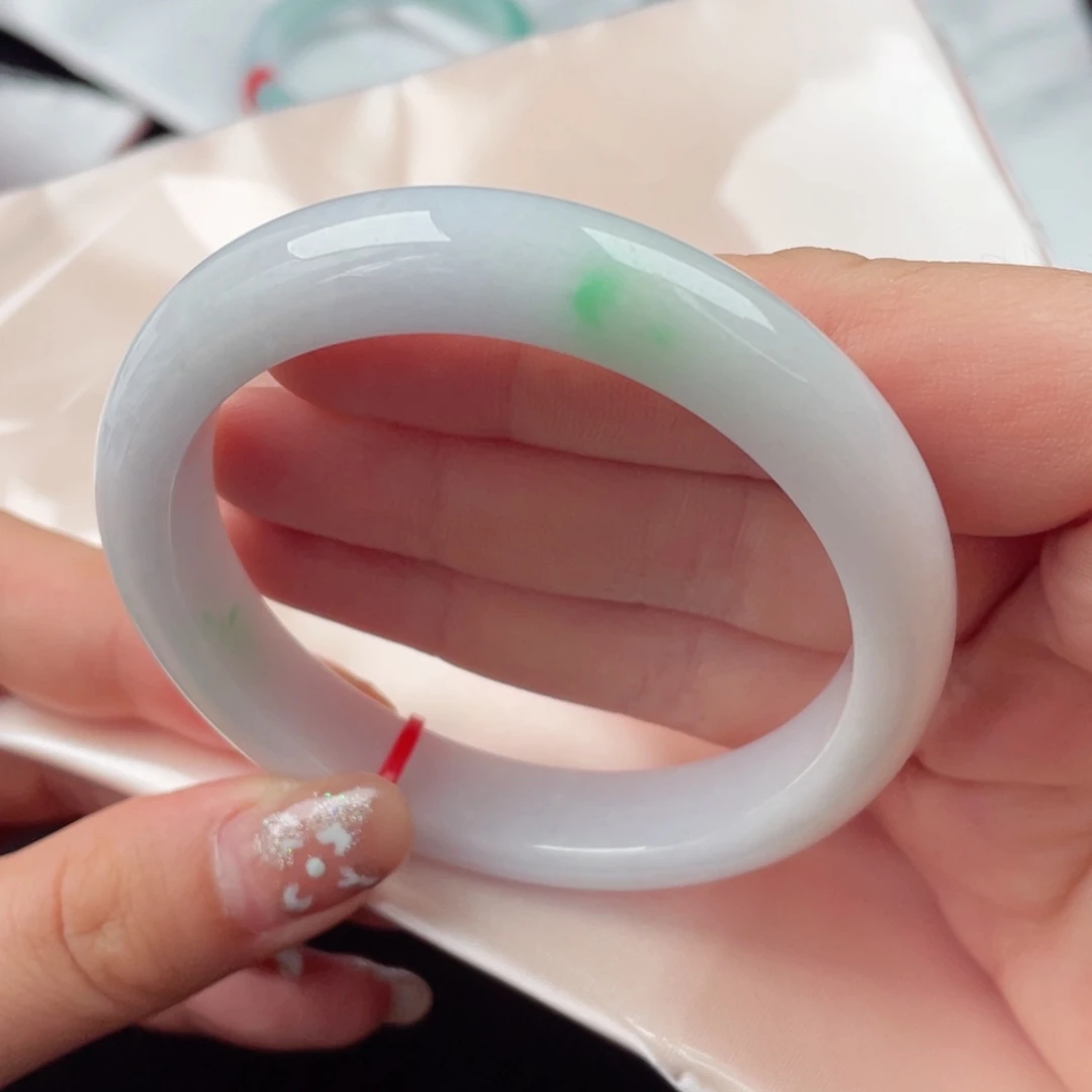 翡翠手镯未镶嵌57圈口