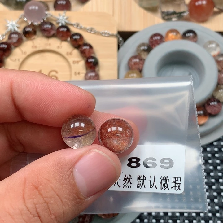 轻***、颈饰未镶嵌水晶水晶