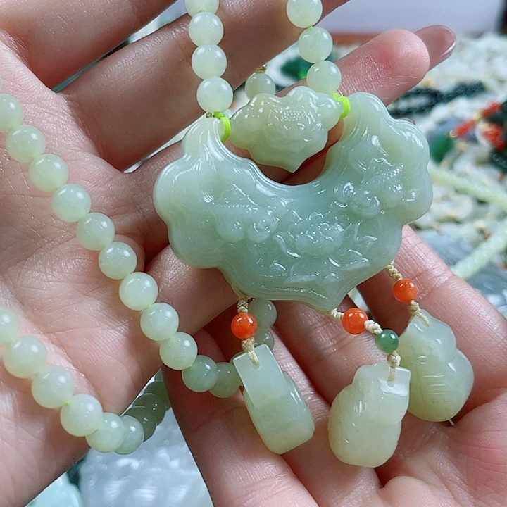 颈饰未镶嵌和田玉