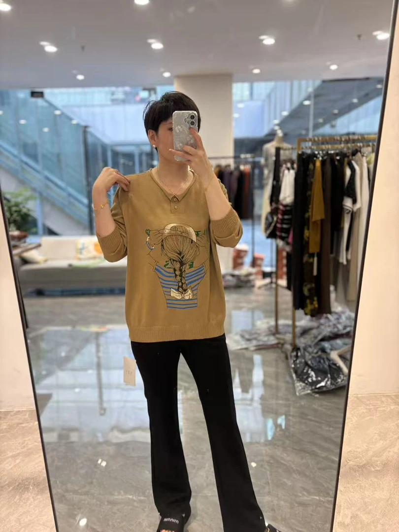 【丽丽家】秋季休闲百搭美女背影显瘦棉线衫8178