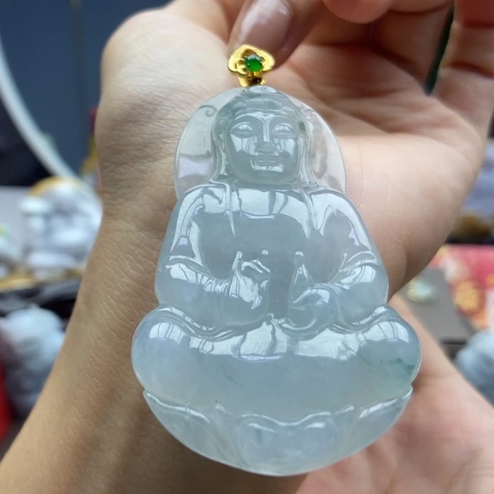 翡翠18K金镶嵌颈饰吊坠