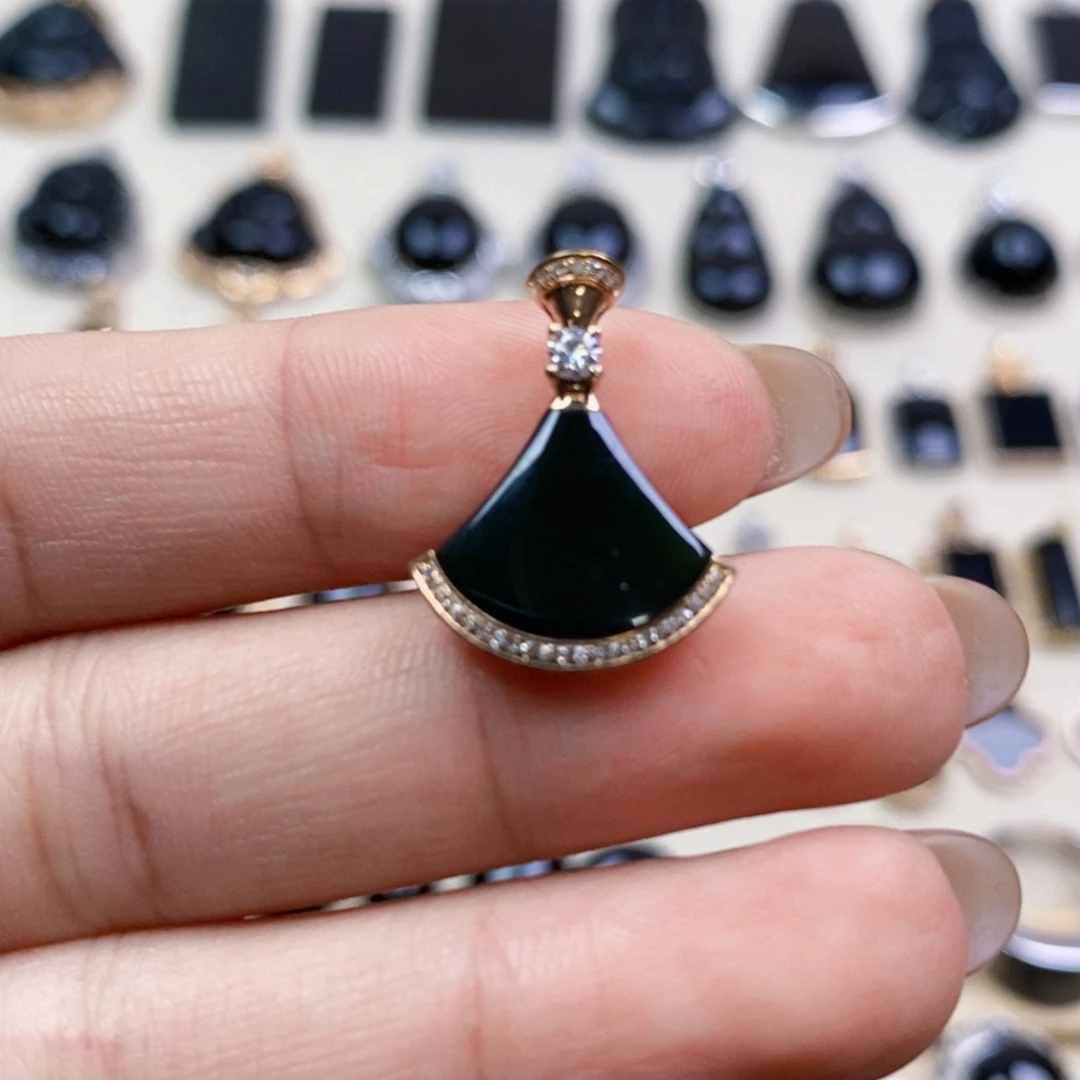 18K金镶嵌定制翡翠墨翠小裙子耳钉