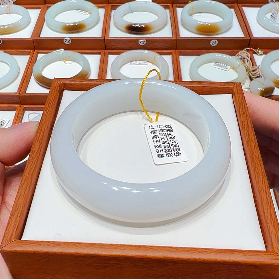 和田玉未镶嵌手镯羊脂白玉