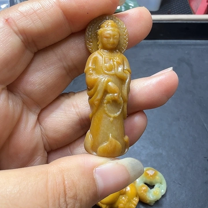 和田玉未镶嵌把件