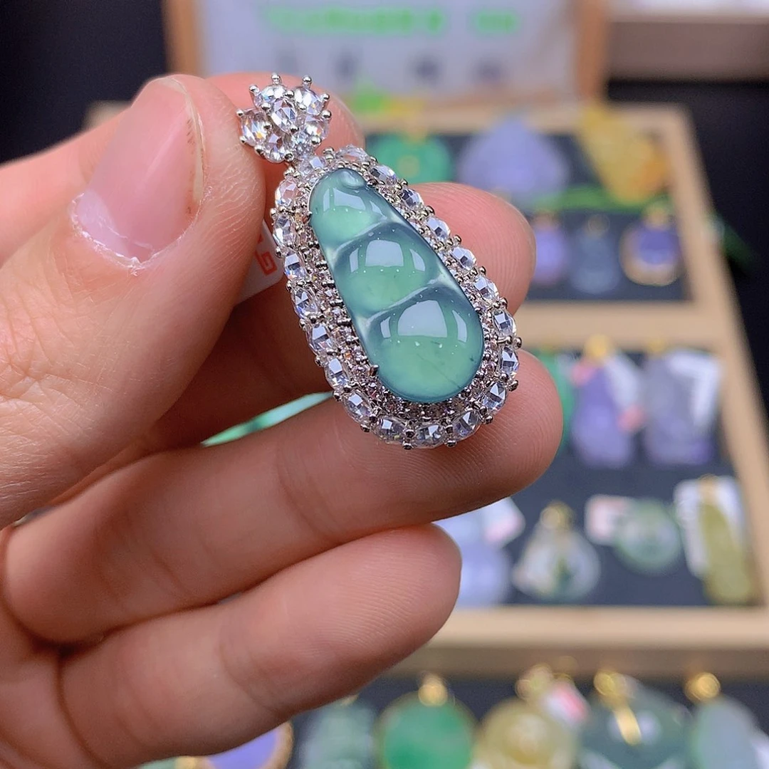 翡翠颈饰未镶嵌翡翠