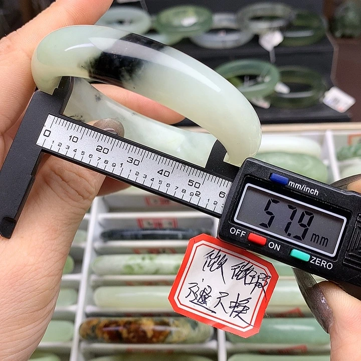 蛇纹石玉手镯未镶嵌538