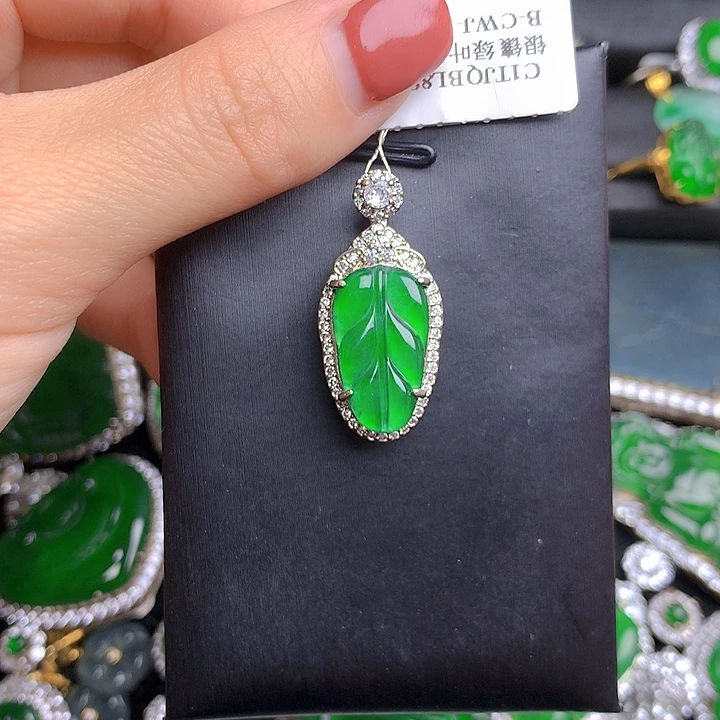 翡翠未镶嵌颈饰吊坠