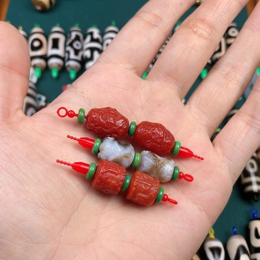 小***德玛瑙/玉髓裸珠雕刻