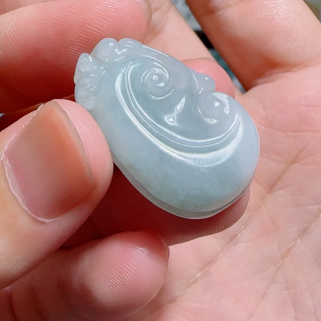 翡翠未镶嵌颈饰如意