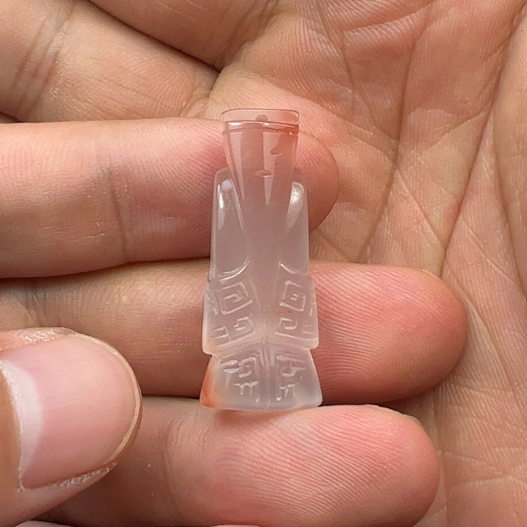 南红玛瑙吊坠未镶嵌