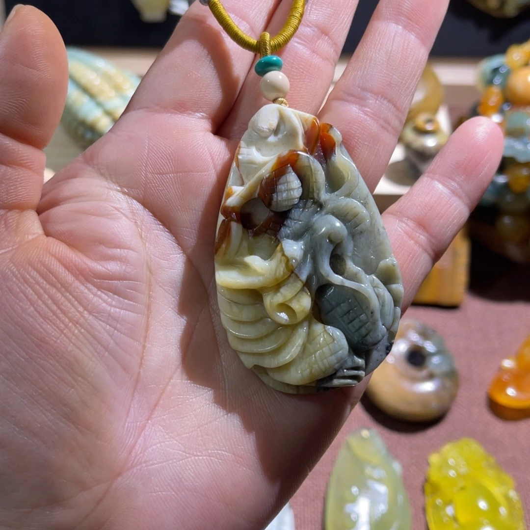 蛇纹石玉未镶嵌颈饰