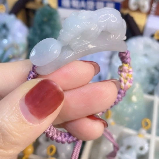 翡翠未镶嵌颈饰立体皮丘手牌吊坠