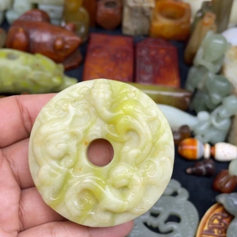 蛇纹石玉未镶嵌颈饰48