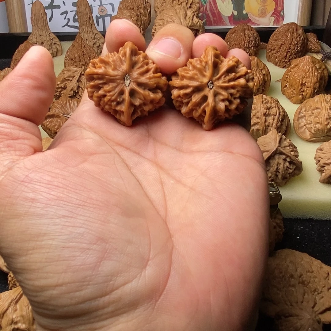 文玩核桃把件邱**?秦闷