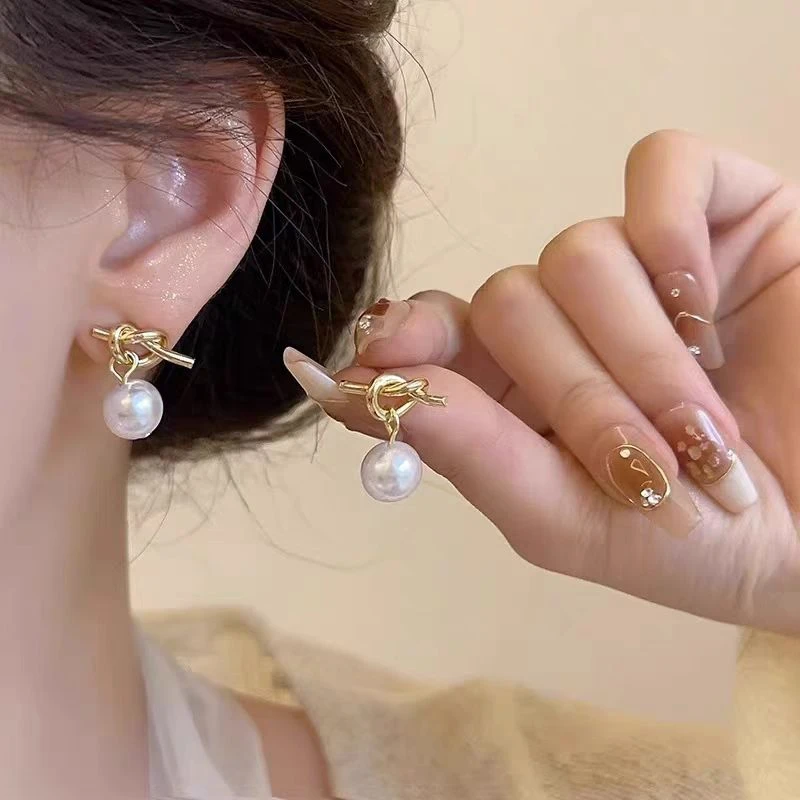 铜合金耳饰 【D93】新款时尚精致甜美百搭简约耳环小巧轻奢