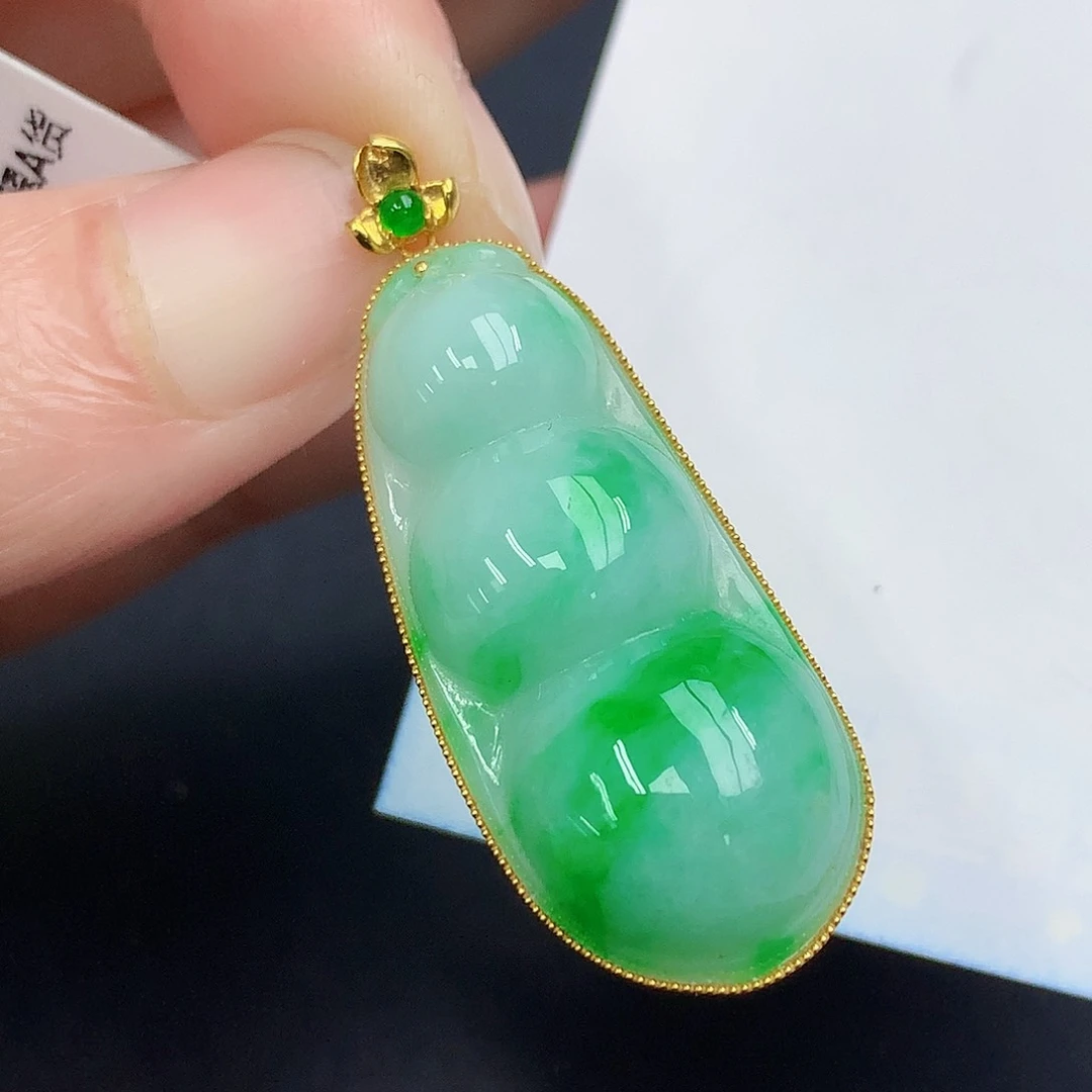 颈饰18K金镶嵌翡翠