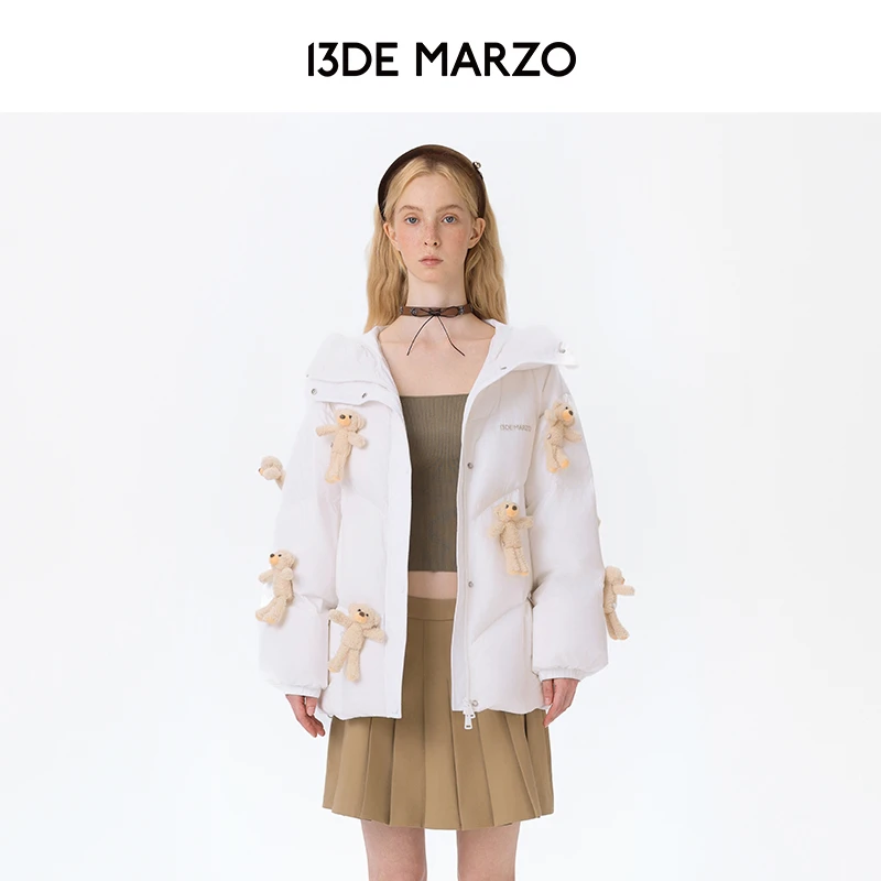 13DE MARZO女士 2025秋冬新款满身小熊时尚保暖连帽外套专柜同款