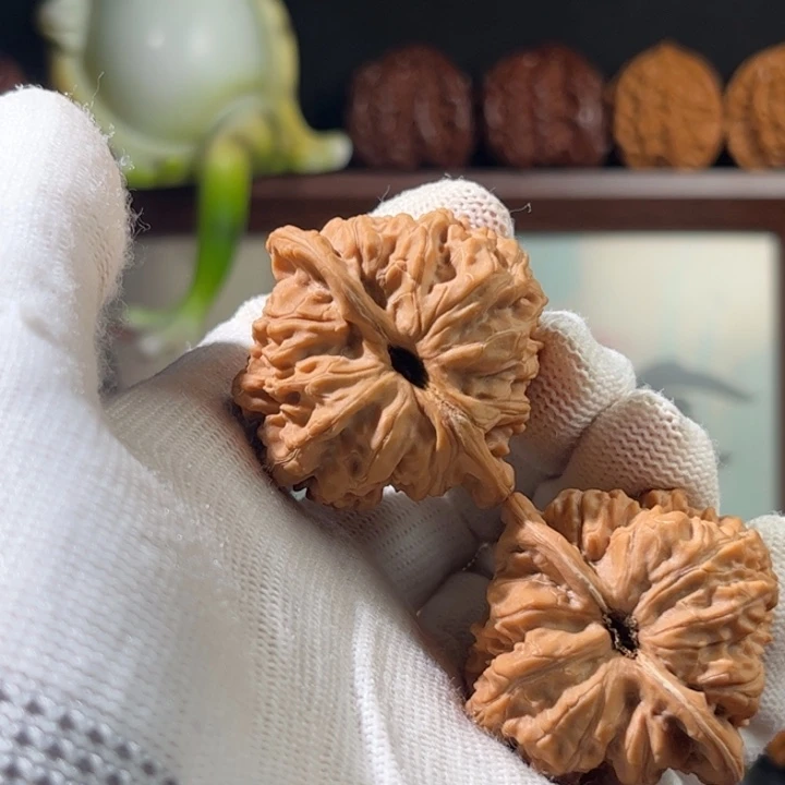 ****熙吊坠文玩核桃龙洞裕