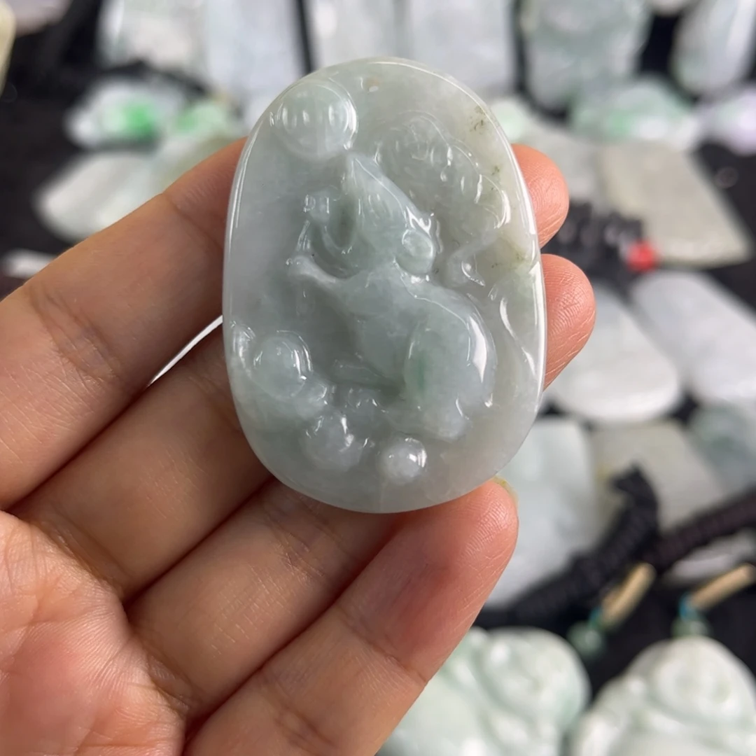 翡翠未镶嵌吊坠(不含链)瑕疵