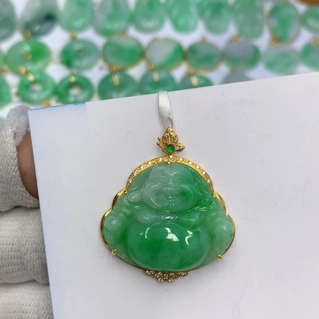 翡翠颈饰18K金镶嵌鱼****?翡翠