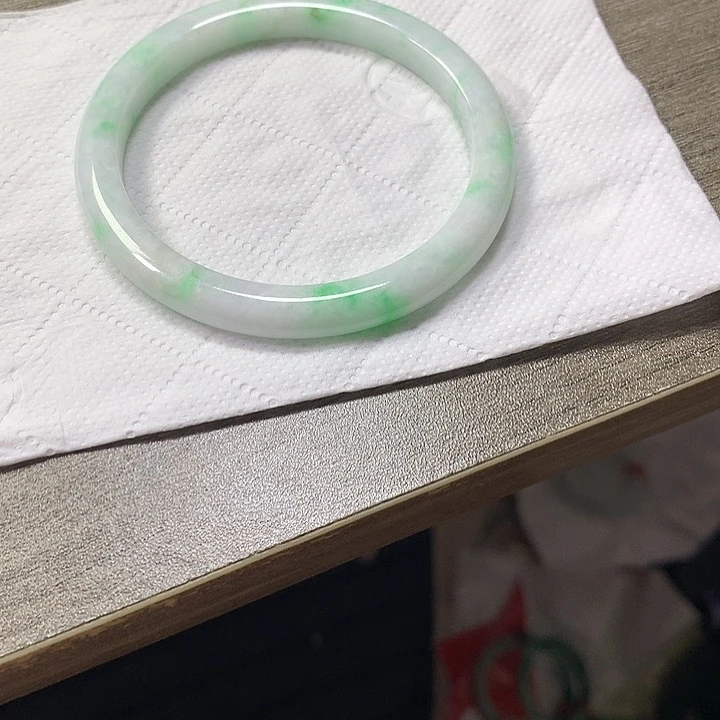 翡翠未镶嵌颈饰55圈 有瑕疵