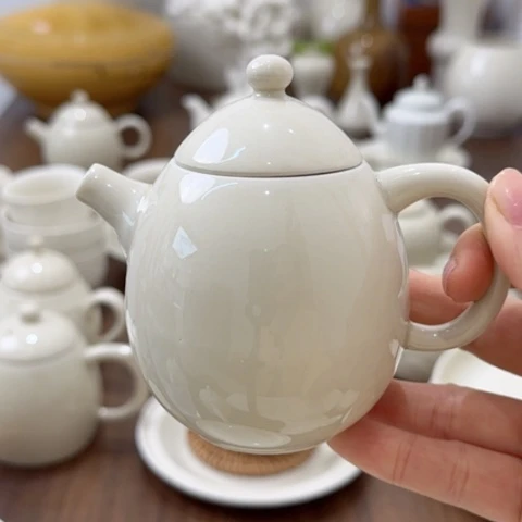 微瑕仿古西施壶定瓷