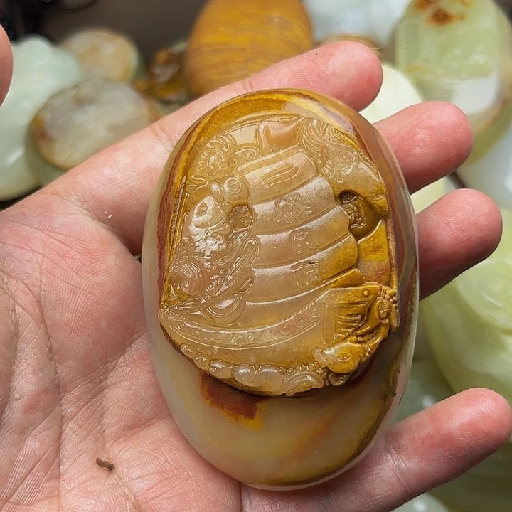 石材方解石手把件一帆风顺