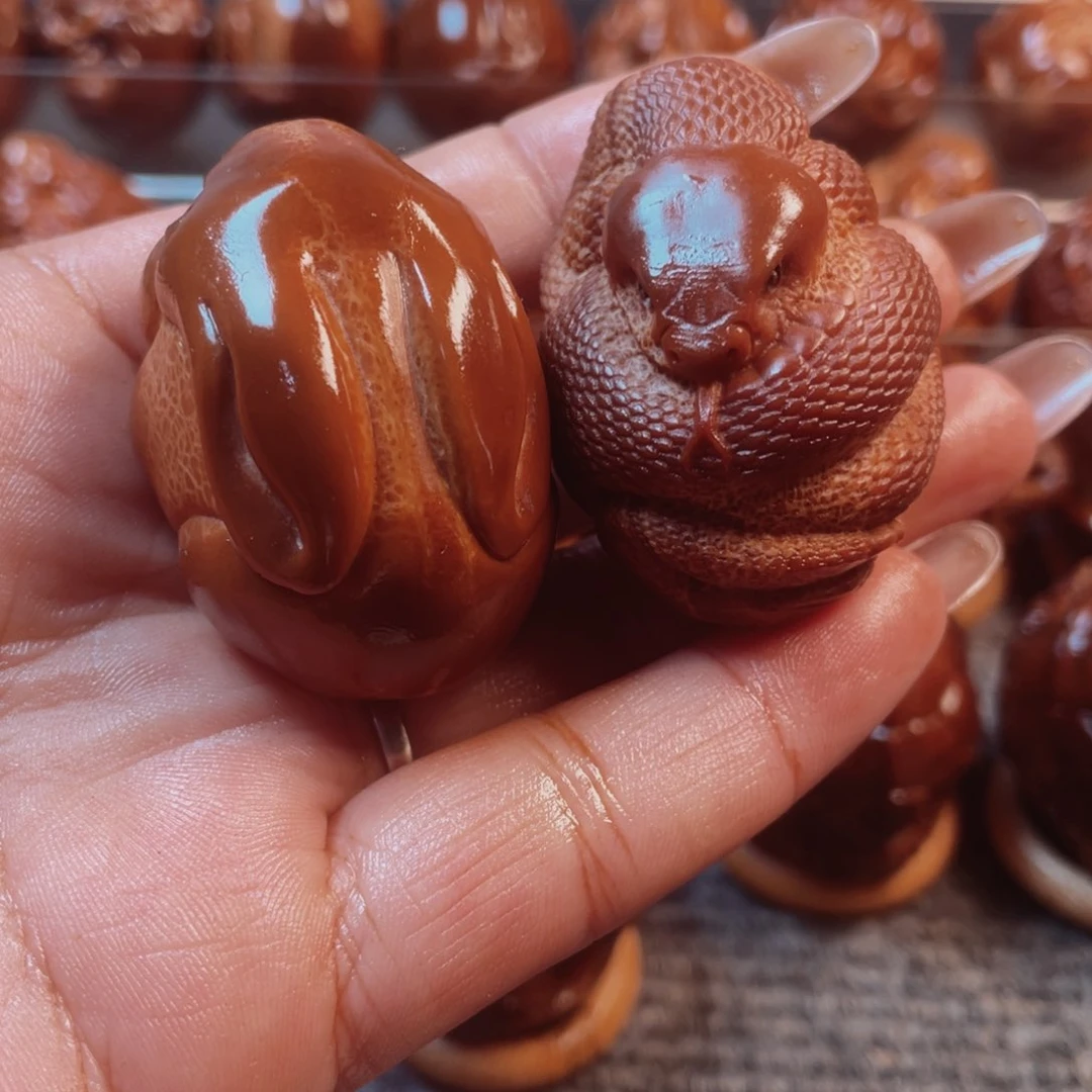 橄榄核手串/手链铭*一个蛇一个兔子