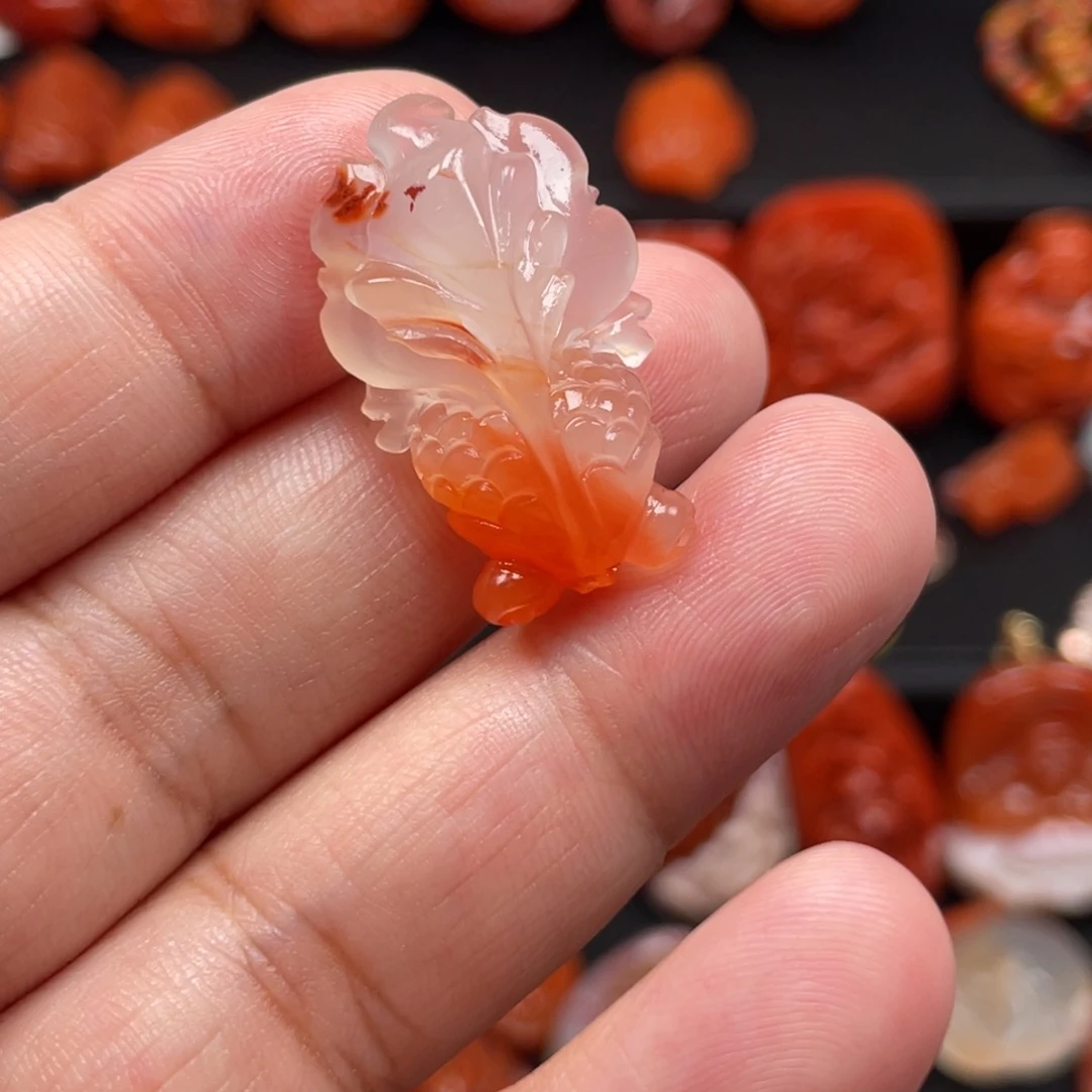 南红玛瑙未镶嵌冰飘锦鲤