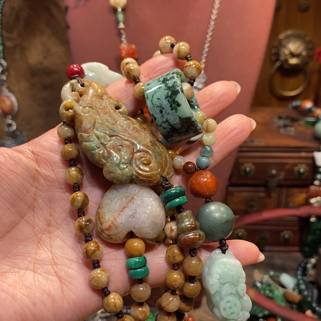 翡翠吊坠(赠链)未镶嵌