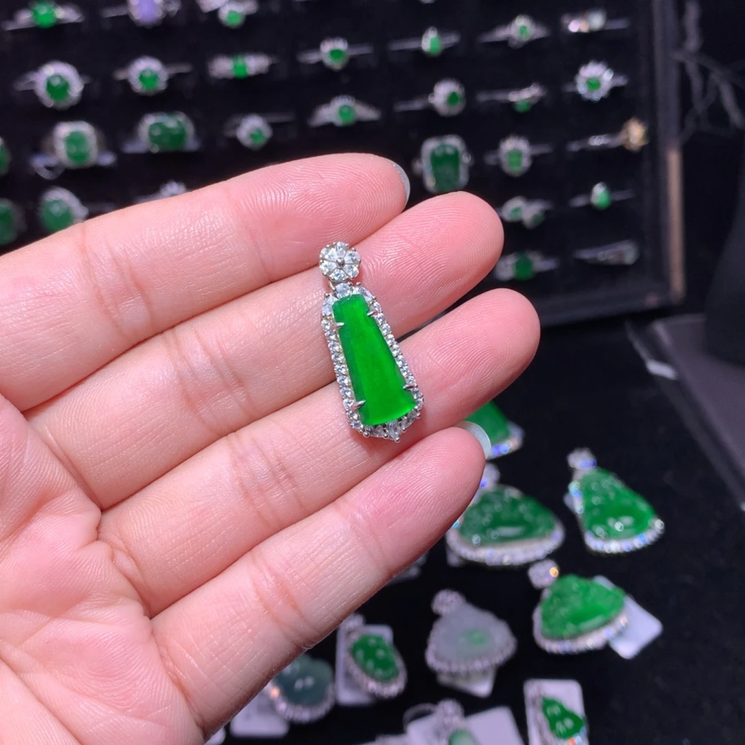 翡翠银S925镶嵌颈饰翡翠