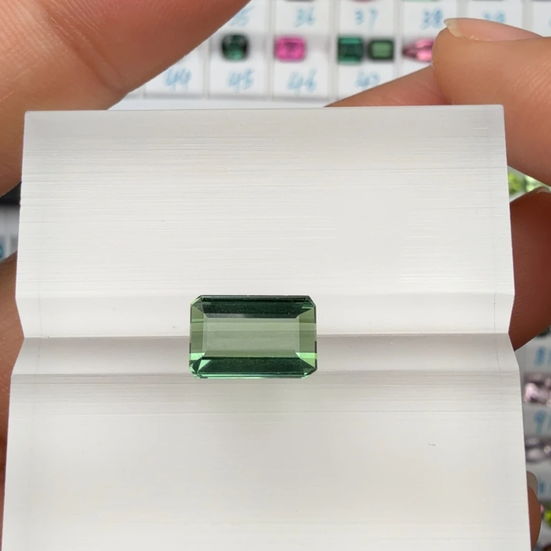 珠宝半成品碧玺未镶嵌天然2.79克拉