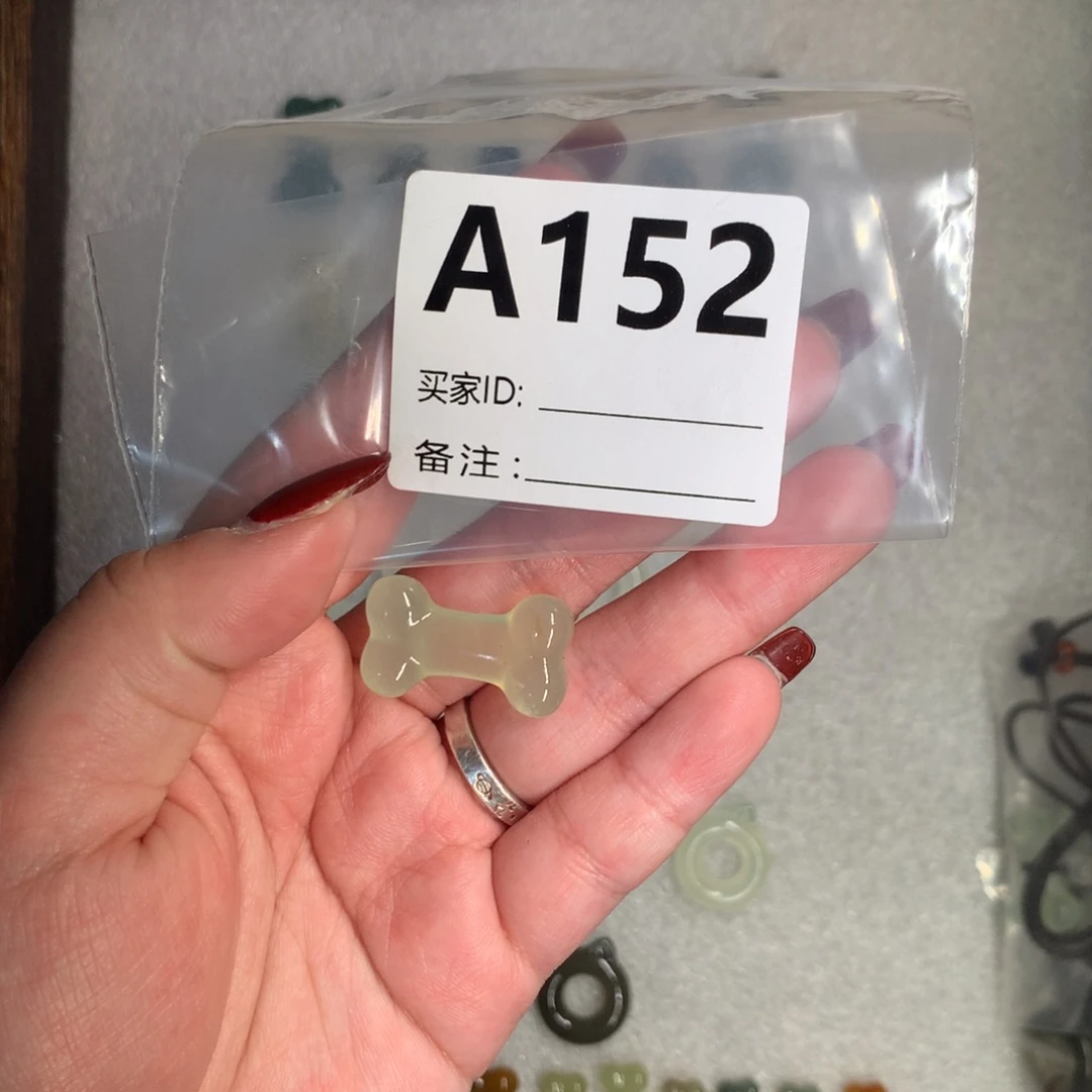 蛇纹石玉颈饰未镶嵌玉**王